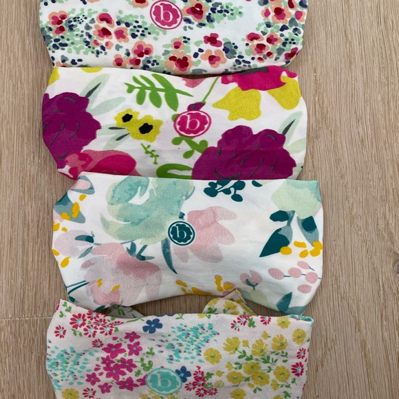 Set of 4 - Baby Bling Bows in different spring flower patterns - Picture 2 of 2